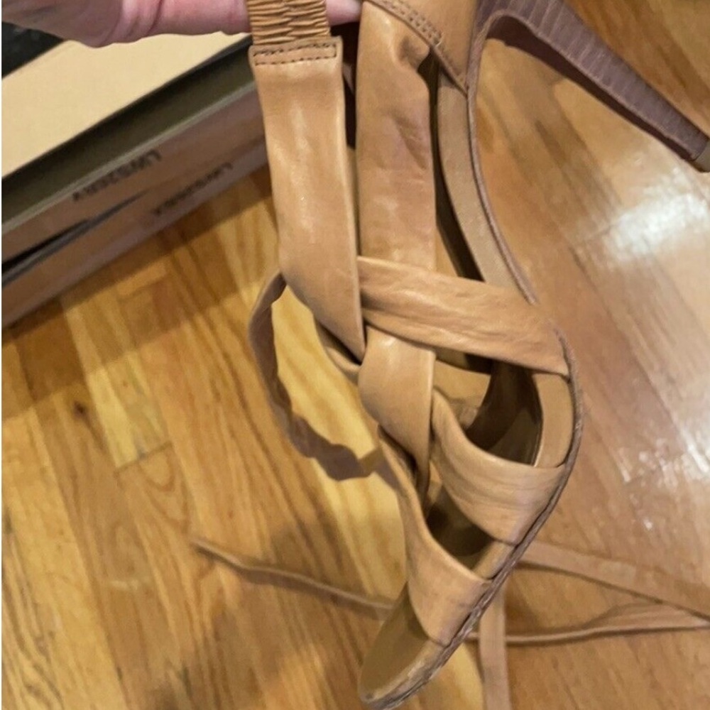 Well Loved (Used)*** Tory Burch Wrap Up Heel